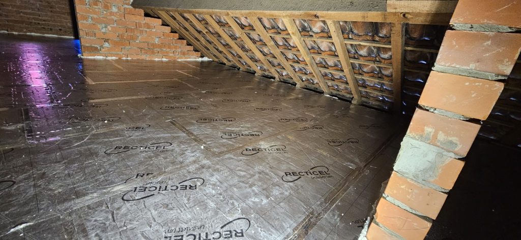 Zoldervloerisolatie met recticel PIR platen door Eco Protect