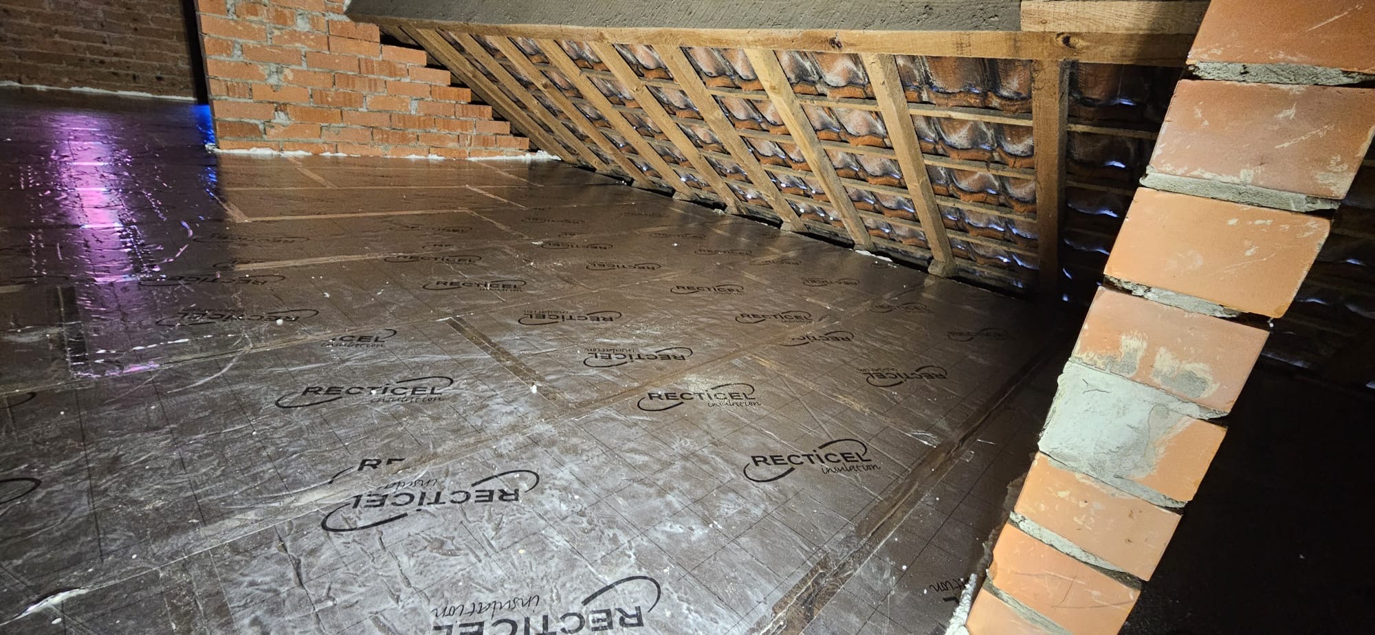 Zoldervloerisolatie met recticel PIR platen door Eco Protect